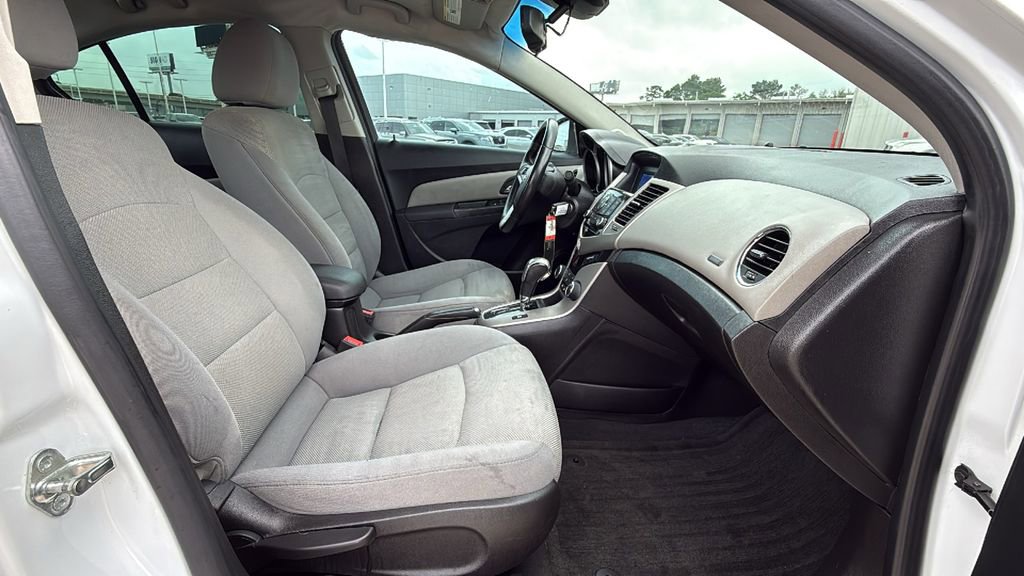 Used 2014 Chevrolet Cruze LT image 29