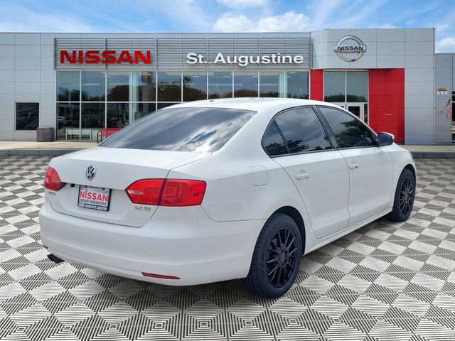 Used 2011 Volkswagen Jetta SE FWD image 2