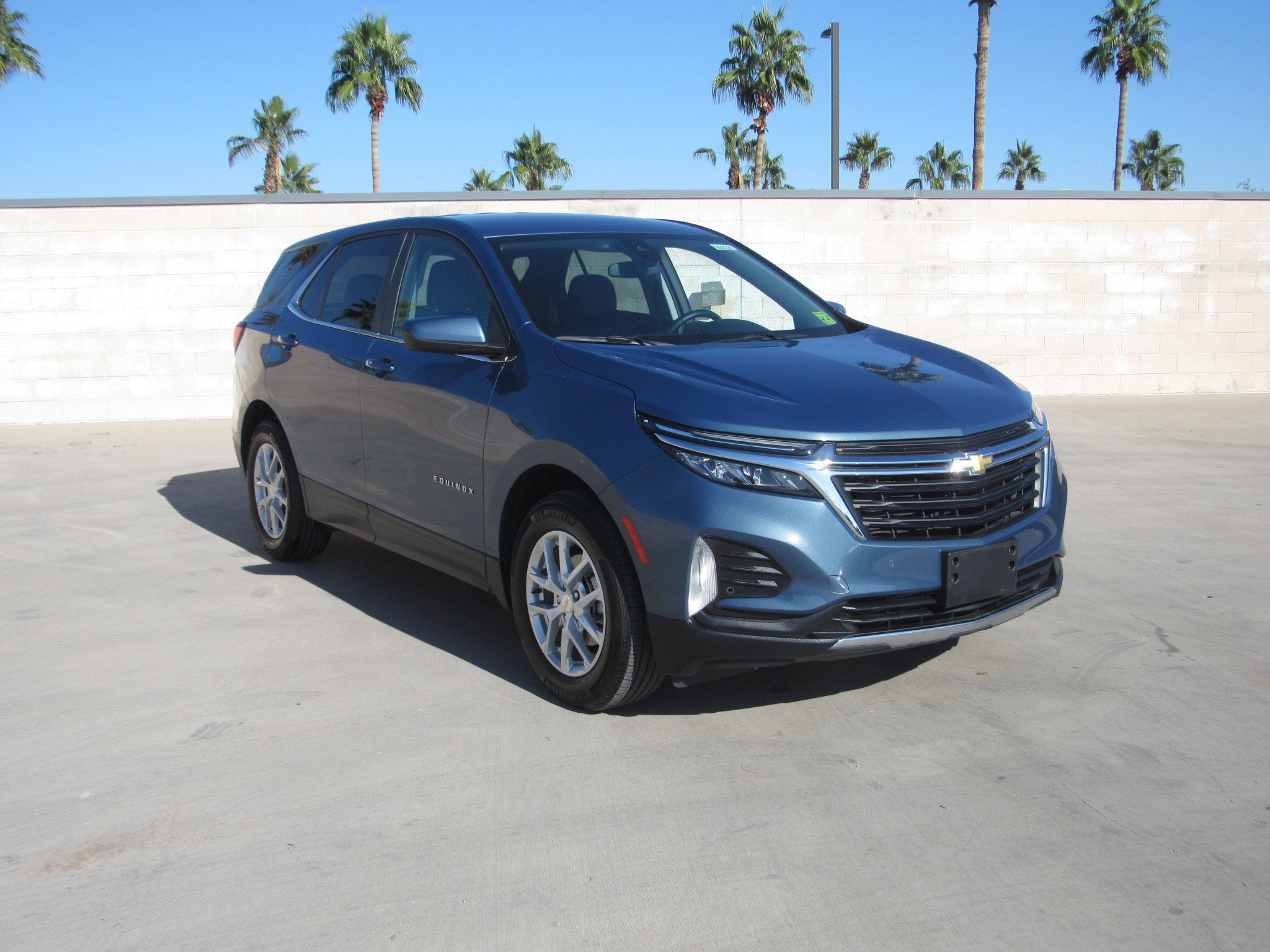 Used 2024 Chevrolet Equinox LT image 2