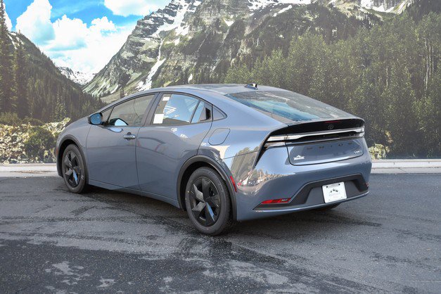 New 2026 Toyota Prius Plug-In Hybrid FWD image 3