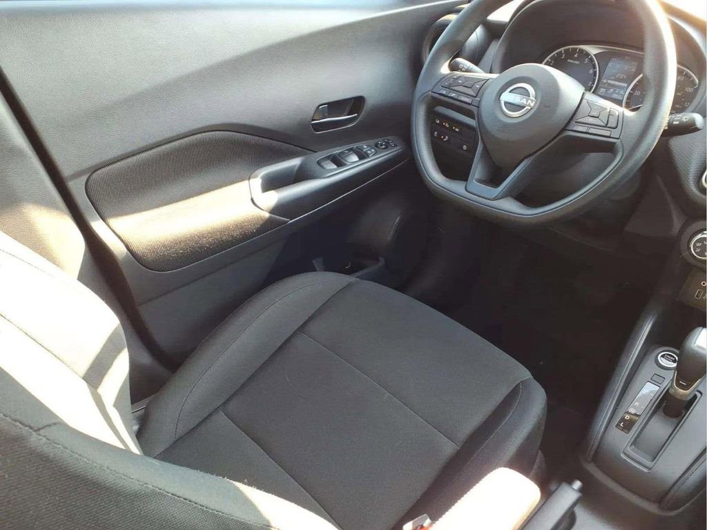 Used 2025 Nissan Kicks Play S image 9