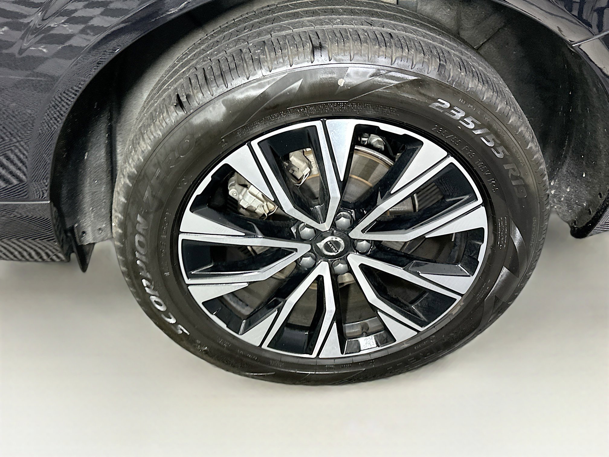 Used 2025 Volvo XC60 B5 Plus image 11