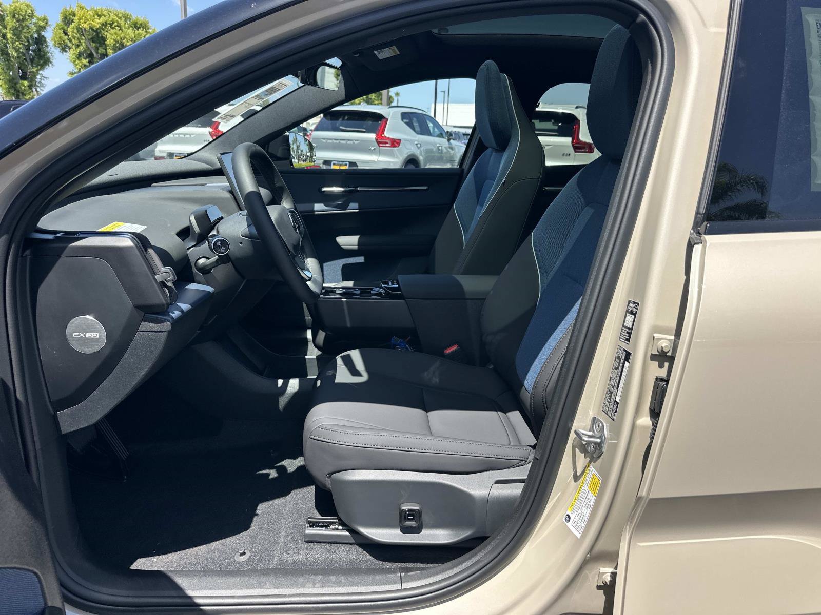 New 2026 Volvo EX30 Cross Country Ultra AWD/4WD image 13