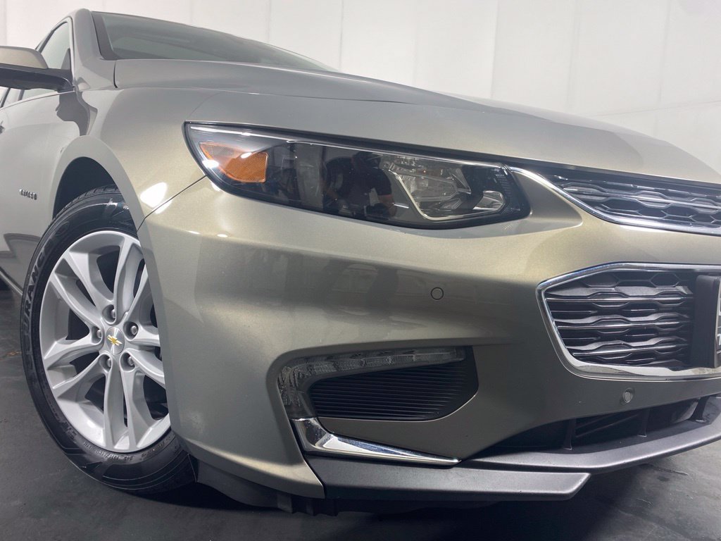 Used 2017 Chevrolet Malibu Hybrid w/ Leather Package FWD image 4
