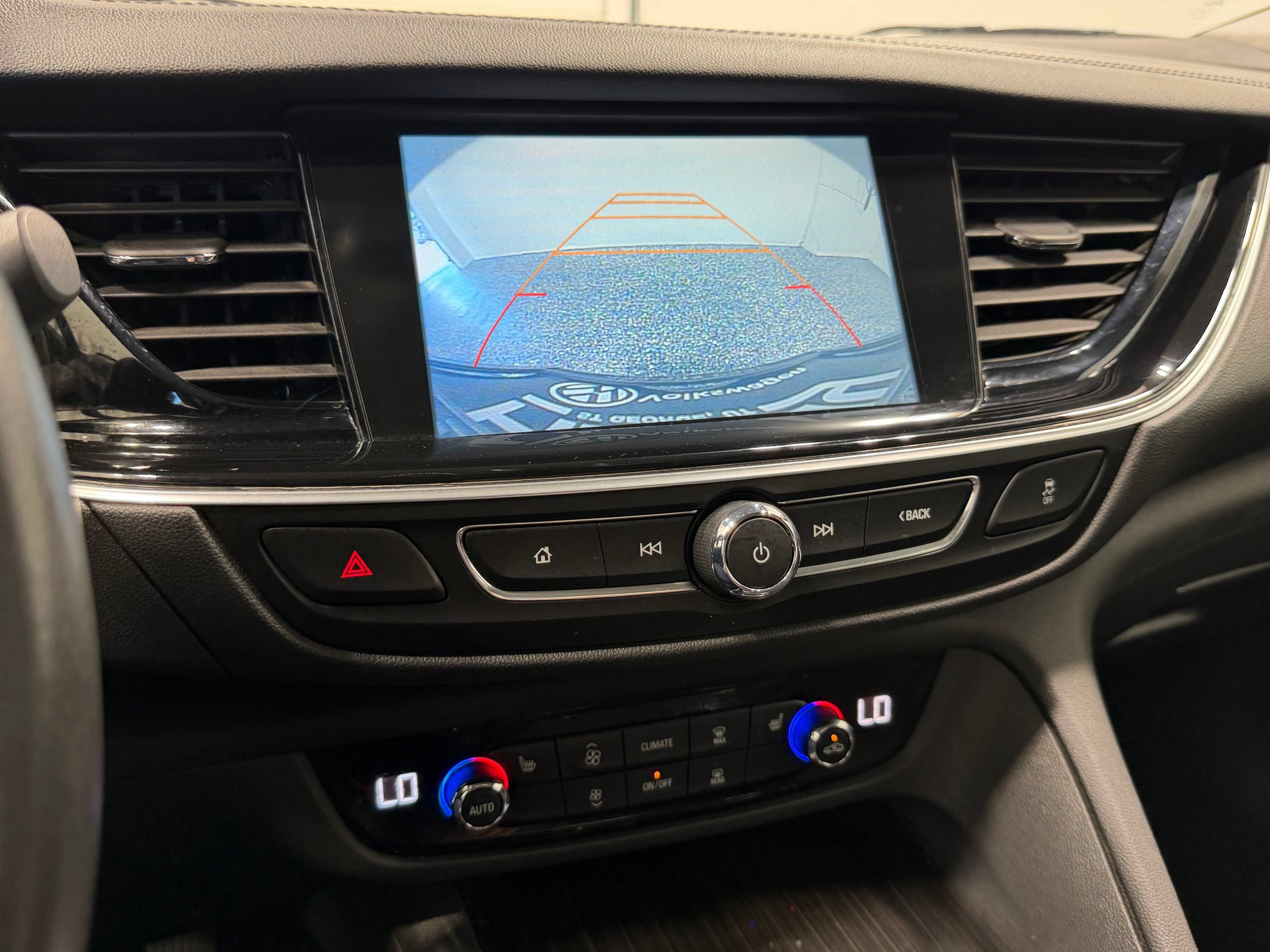 Used 2018 Buick Regal Essence FWD image 41