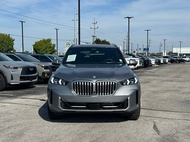 Certified 2026 BMW X5 xDrive40i w/ Premium Package AWD/4WD image 2