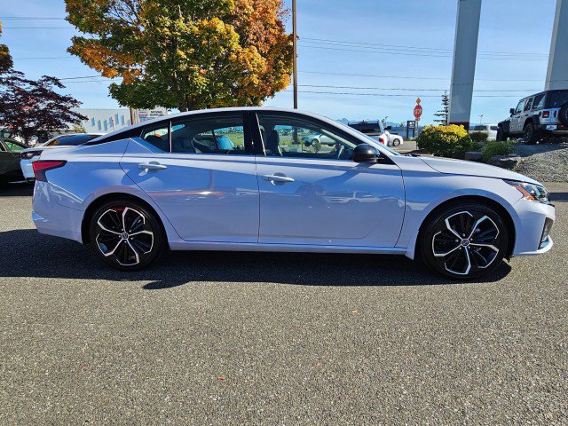 Used 2023 Nissan Altima 2.5 SR w/ SR Premium Package FWD image 2