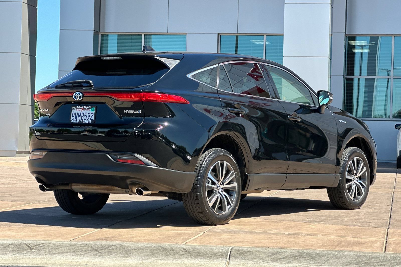 Certified 2021 Toyota Venza LE w/ Carpet Mat Package (TMS) AWD/4WD image 4