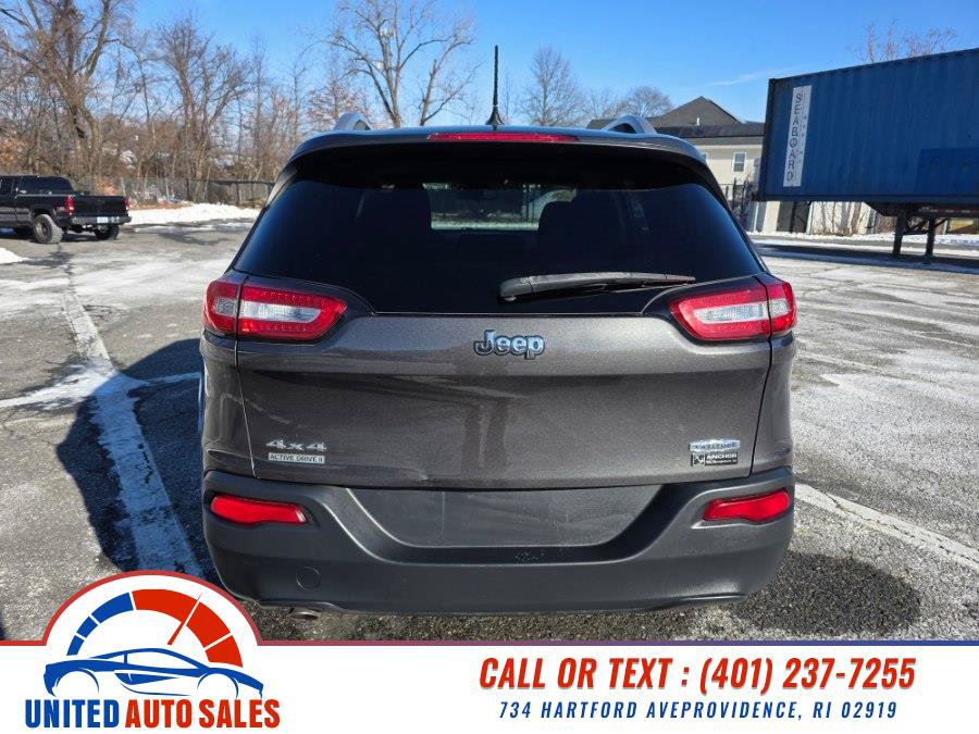 Used 2014 Jeep Cherokee Latitude w/ Cold Weather Group AWD/4WD image 4