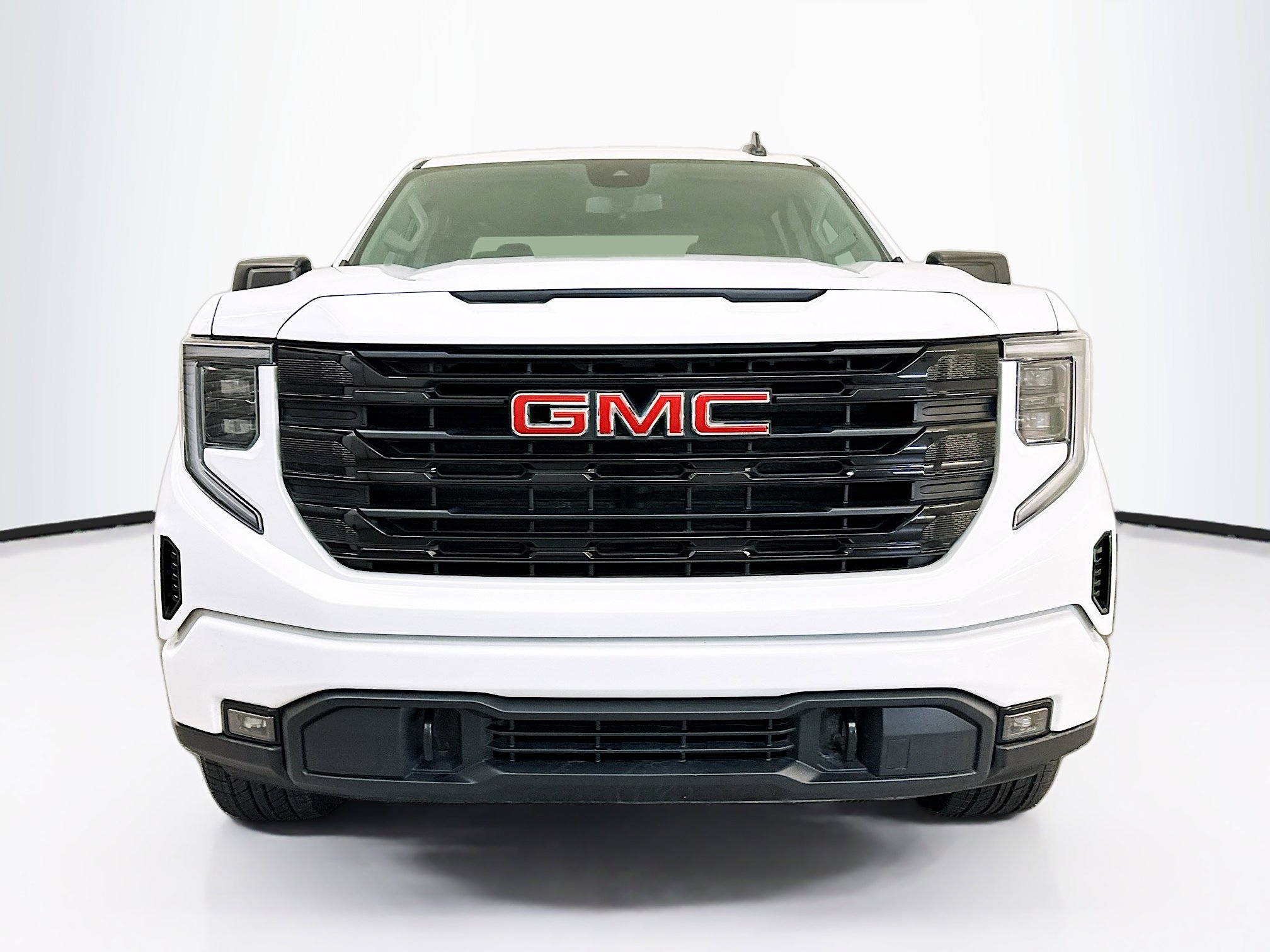 Used 2024 GMC Sierra 1500 Elevation image 2