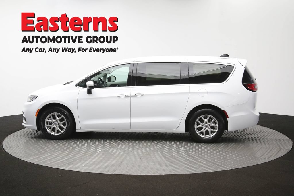 Used 2023 Chrysler Pacifica Touring-L FWD image 61
