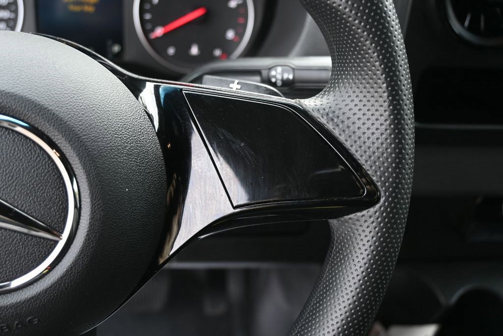 Used 2025 Mercedes-Benz Sprinter 2500 image 15