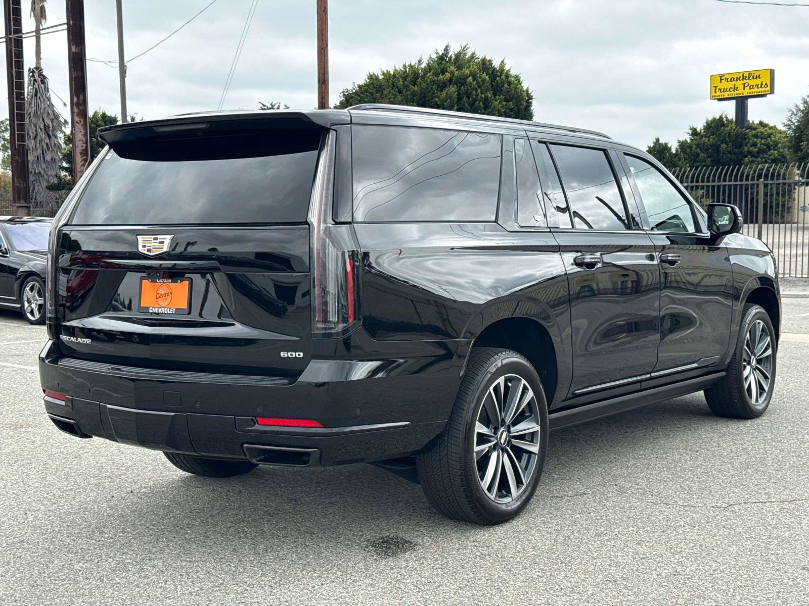 Used 2025 Cadillac Escalade ESV Sport AWD/4WD image 3