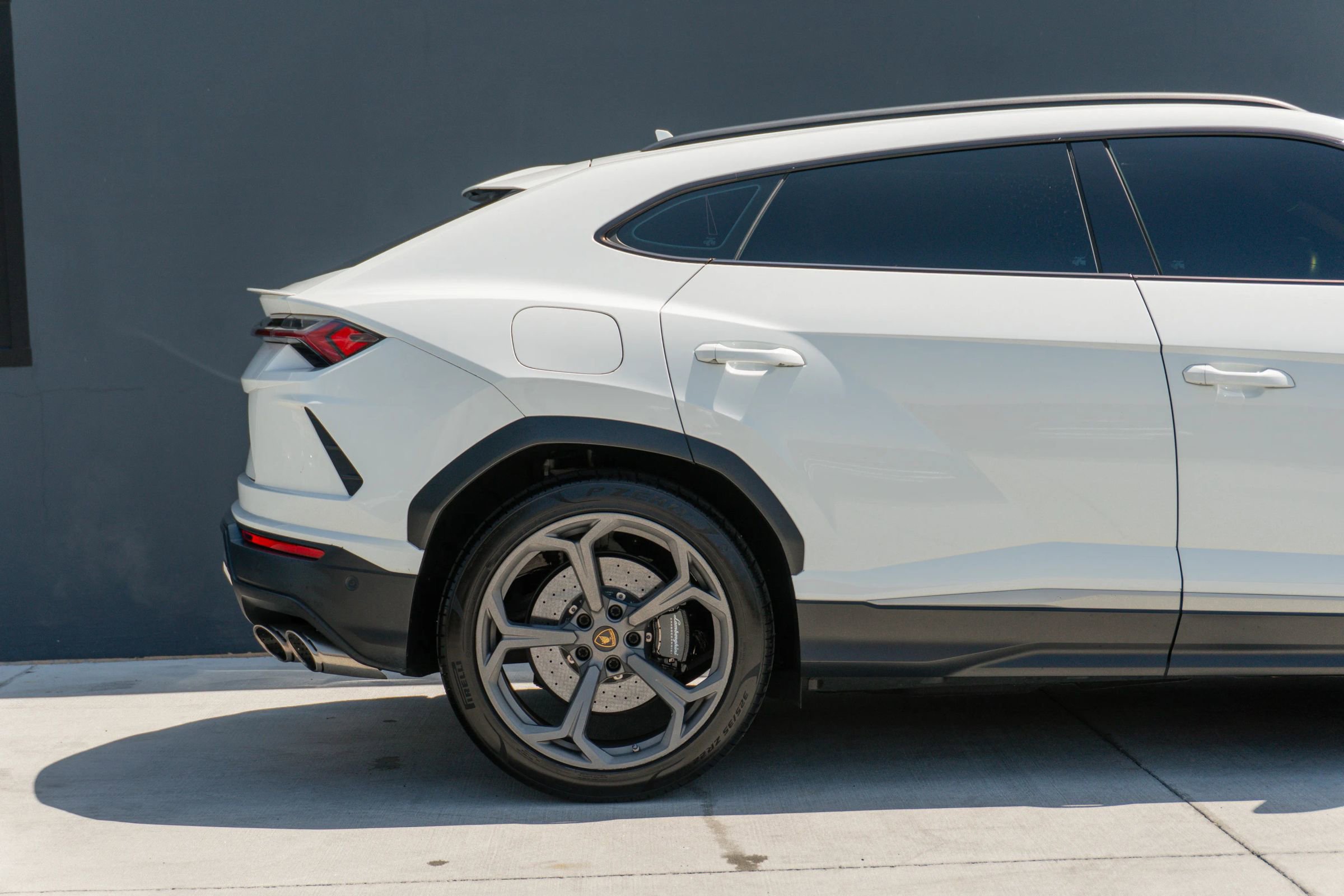 Used 2020 Lamborghini Urus AWD/4WD image 30