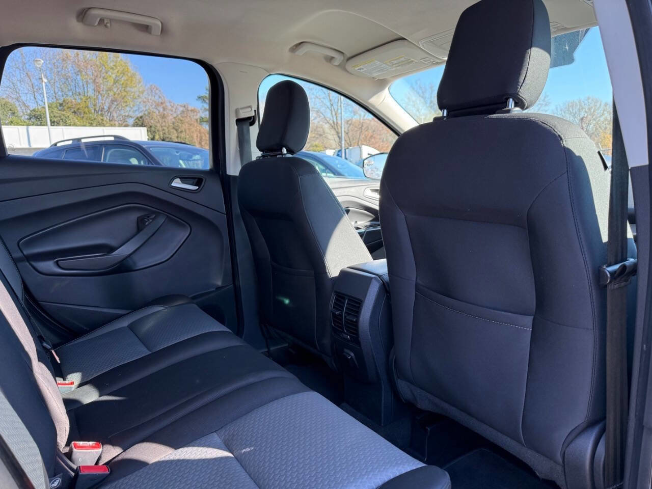 Used 2019 Ford Escape SE image 15