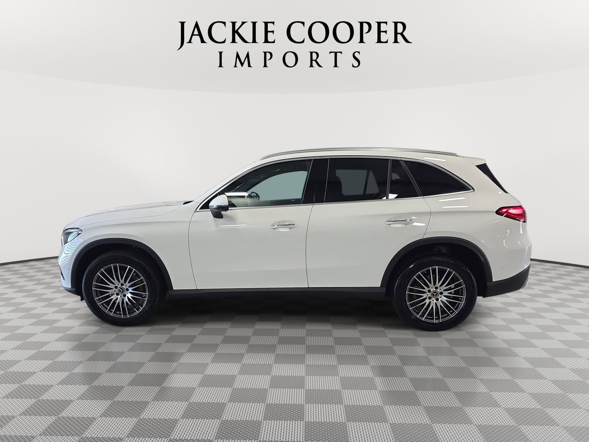 Certified 2025 Mercedes-Benz GLC 300 4MATIC image 8