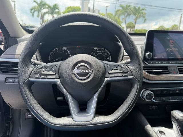Used 2025 Nissan Altima 2.5 SV FWD image 19