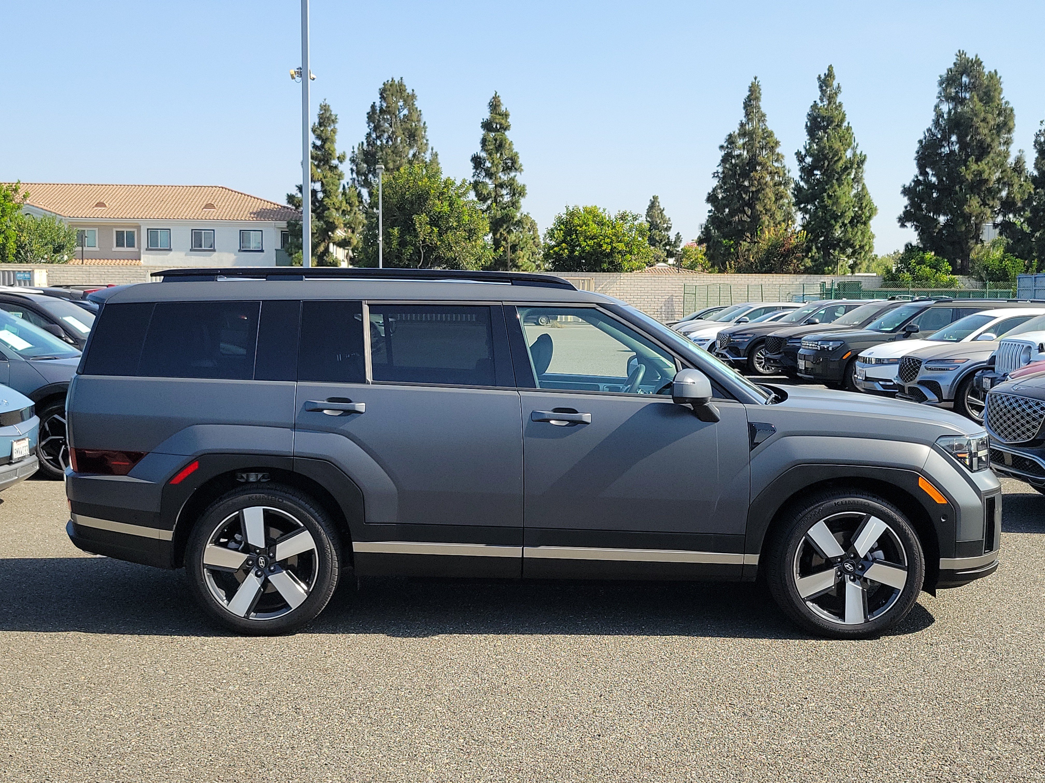 Certified 2025 Hyundai Santa Fe Limited AWD/4WD image 5