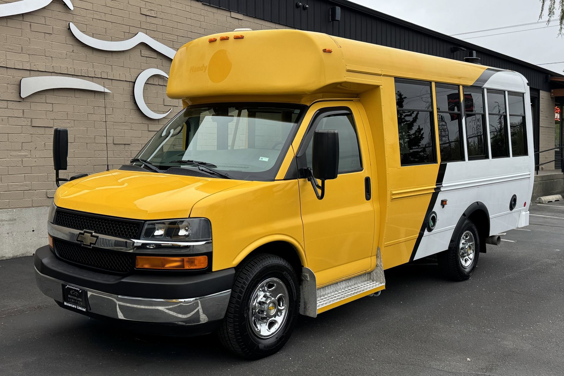 Used 2014 Chevrolet Express 3500 RWD image 2