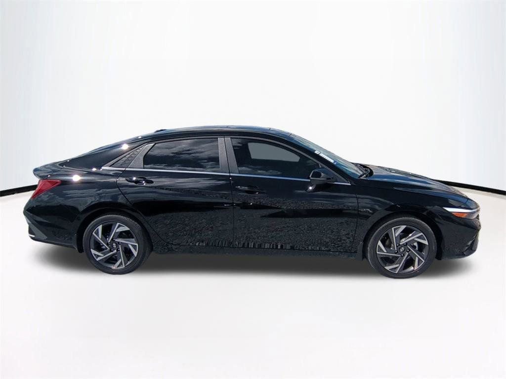 New 2026 Hyundai Elantra Limited image 4