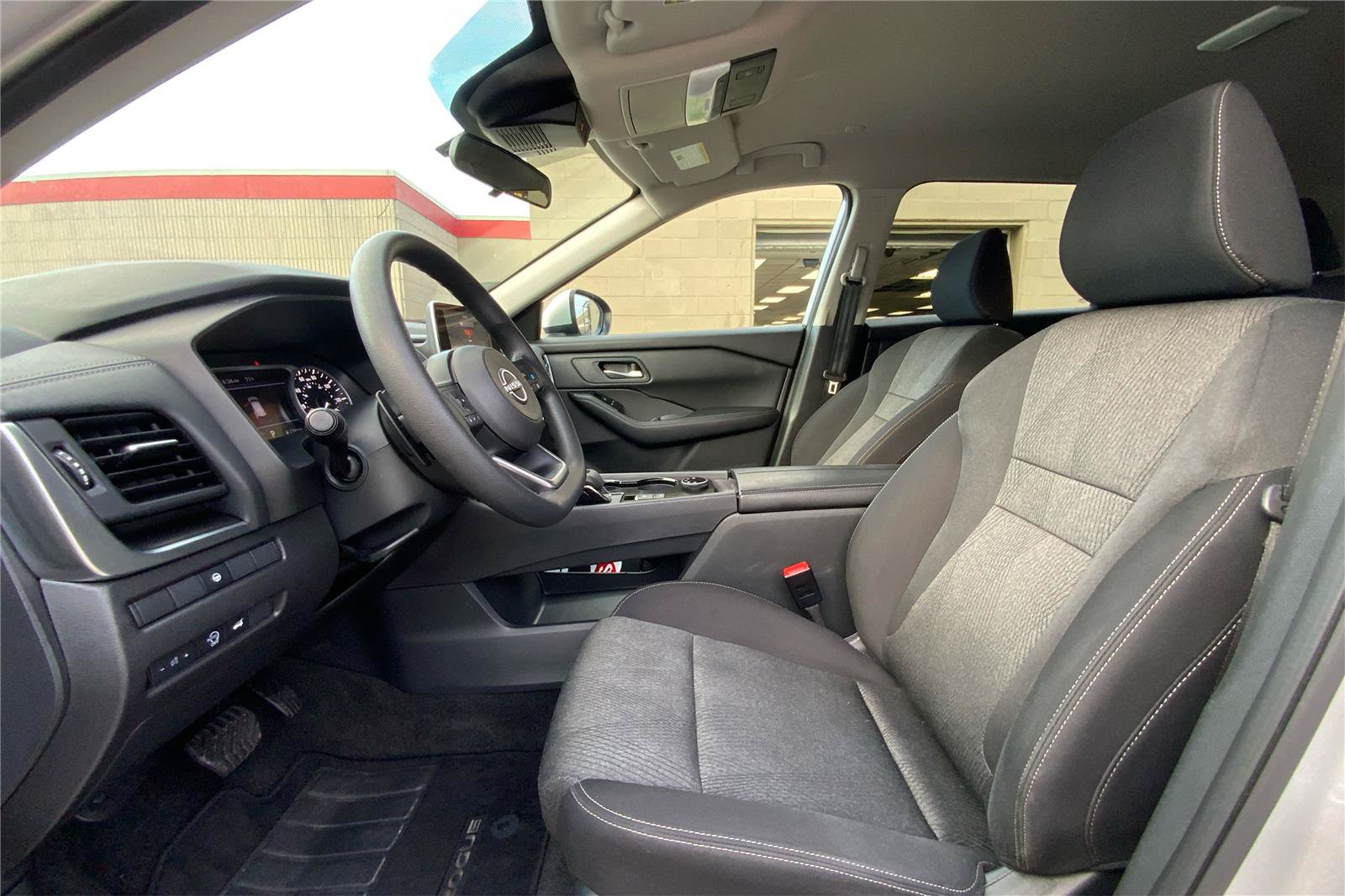 Used 2024 Nissan Rogue SV AWD/4WD image 10