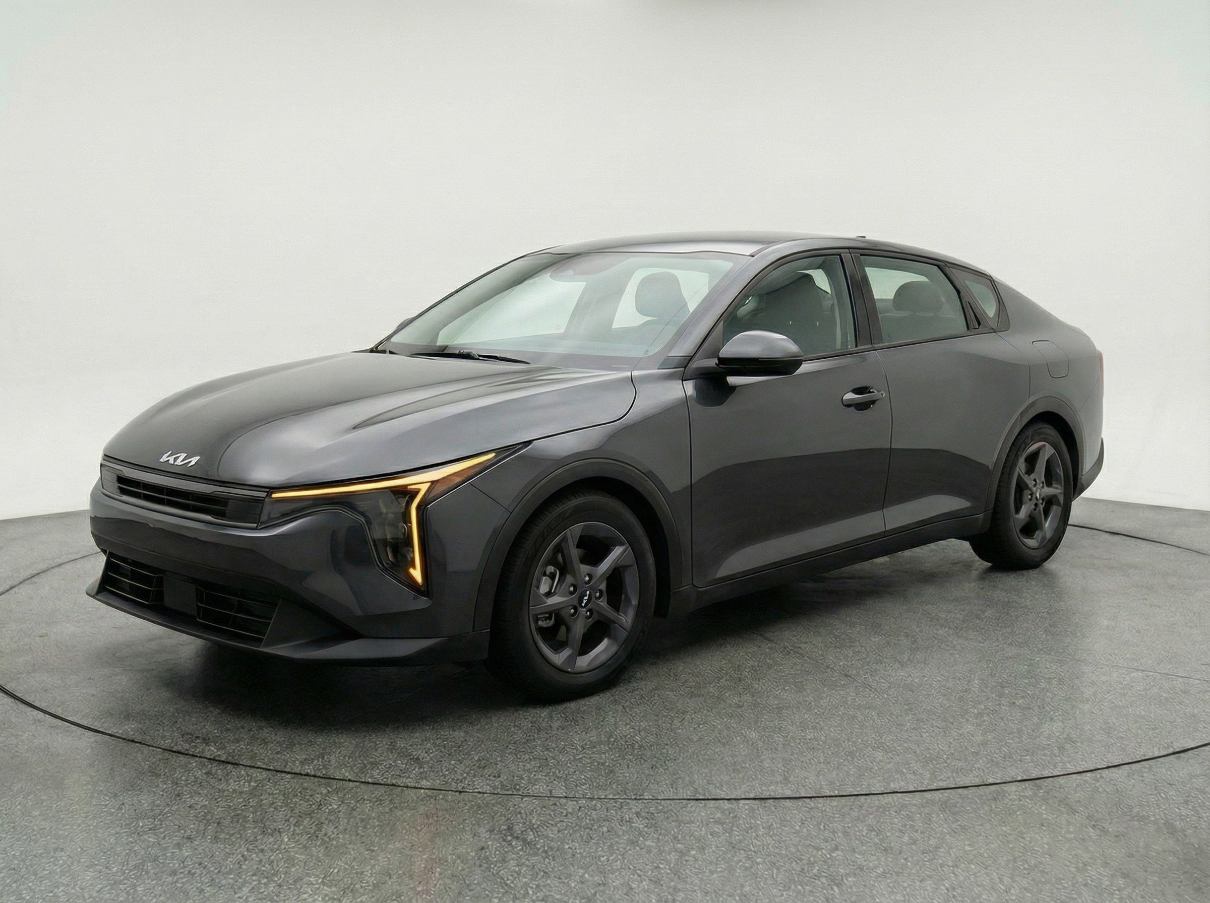 Used 2025 Kia K4 LXS image 3