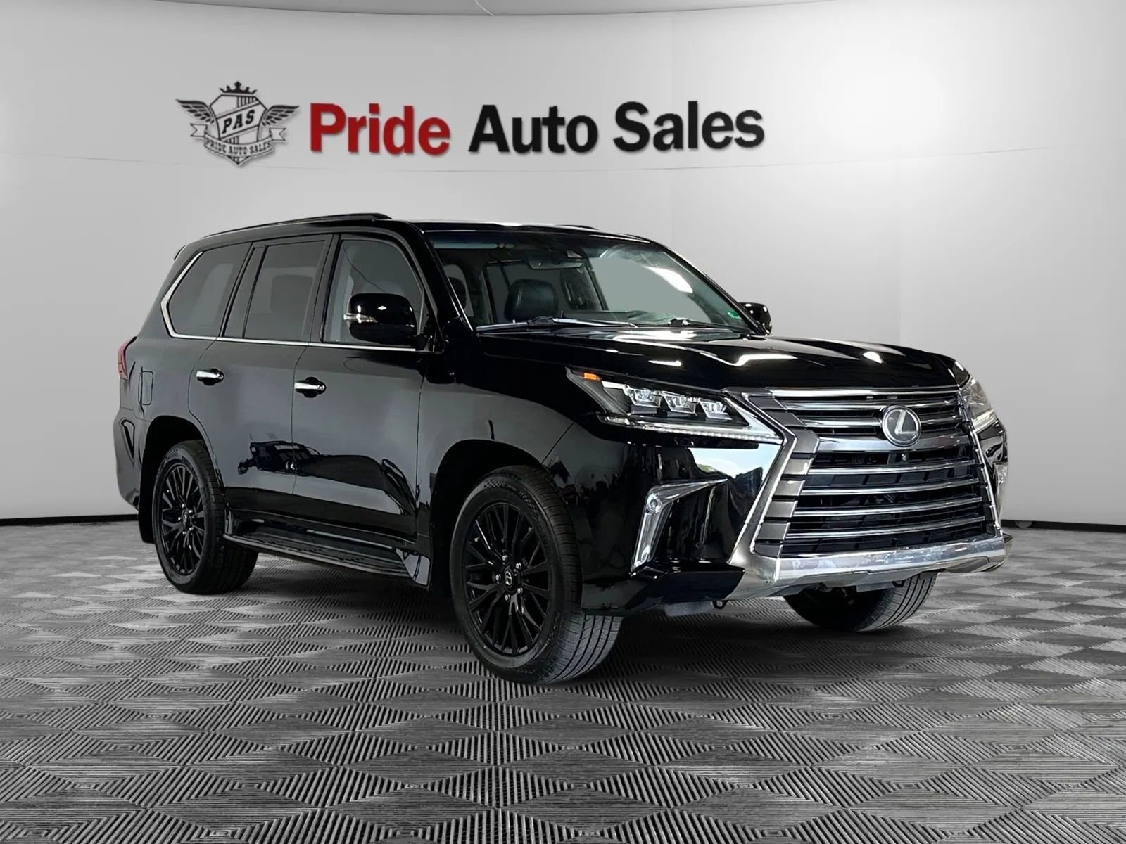 Used 2018 Lexus LX 570 4WD image 3