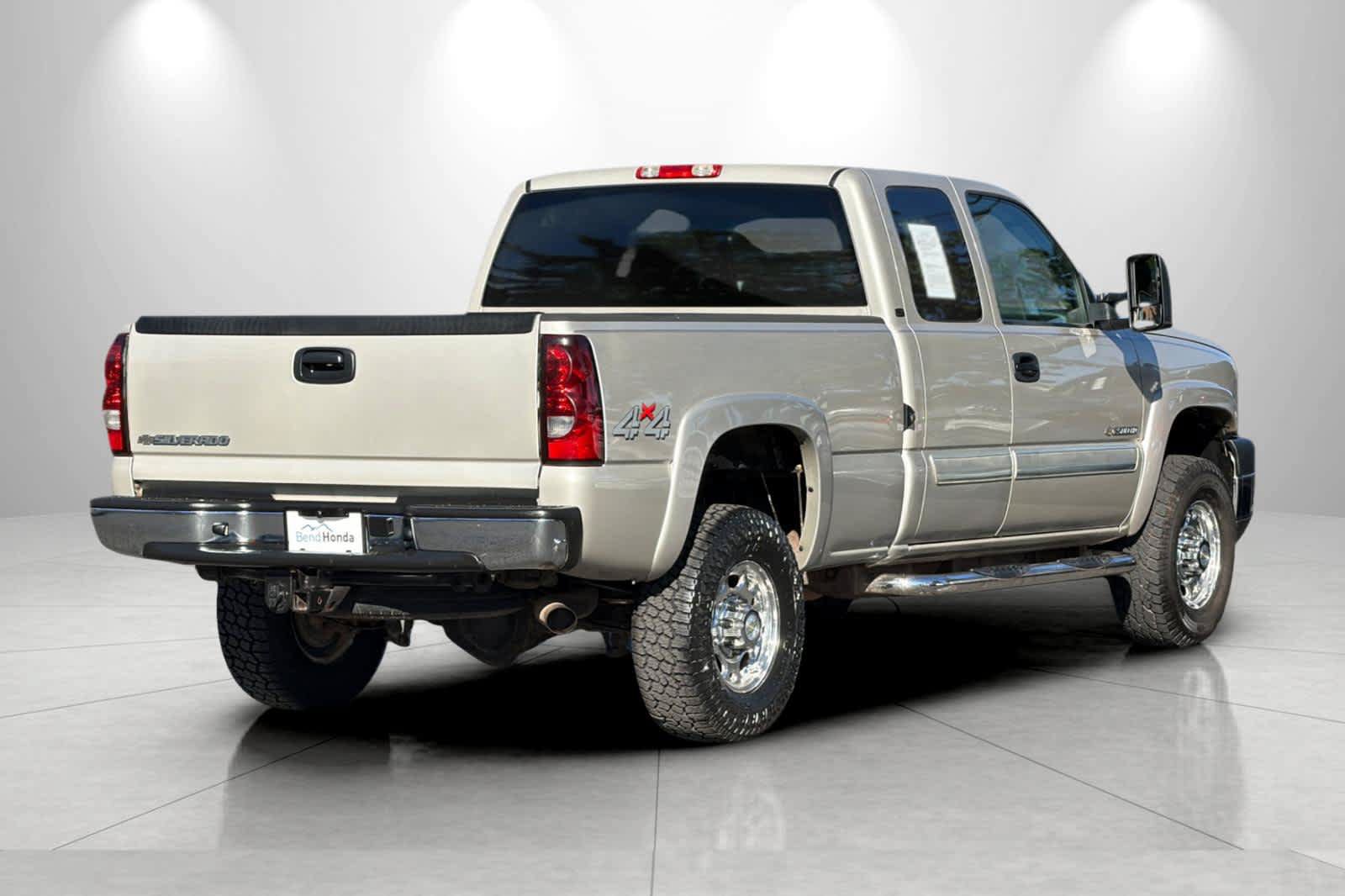 Used 2007 Chevrolet Silverado 2500 LT w/ Skid Plate Package AWD/4WD image 2