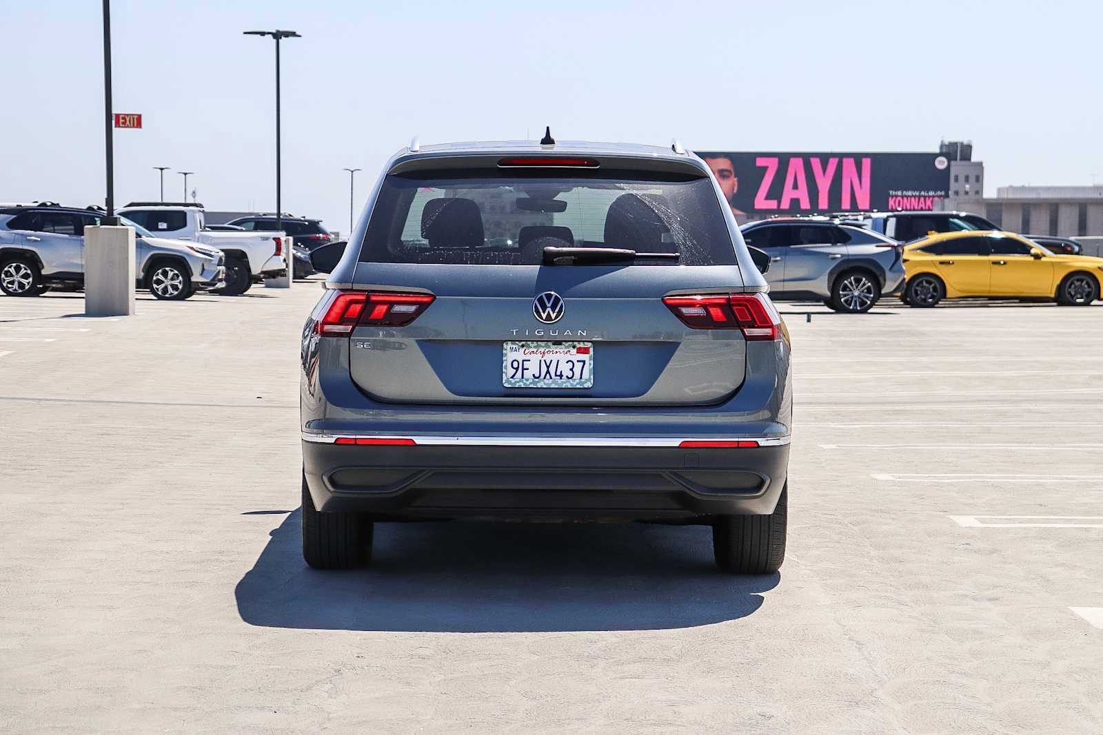 Used 2023 Volkswagen Tiguan SE w/ Panoramic Sunroof Package image 5