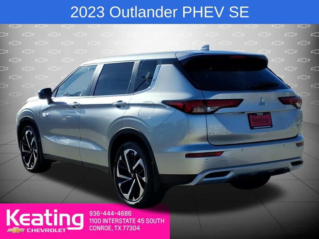 Used 2023 Mitsubishi Outlander 4WD Plug-In Hybrid image 2