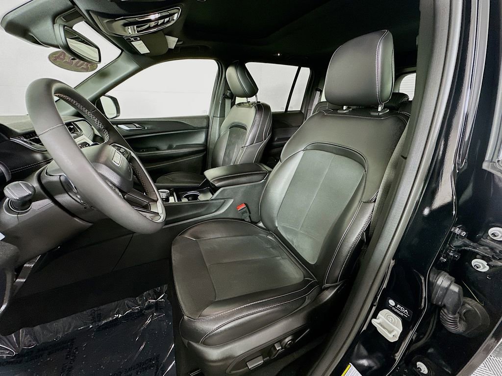 Certified 2024 Jeep Grand Cherokee Altitude image 32