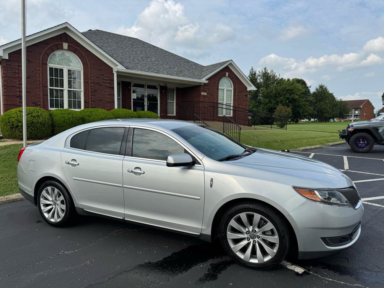 Used 2014 Lincoln MKS FWD image 11
