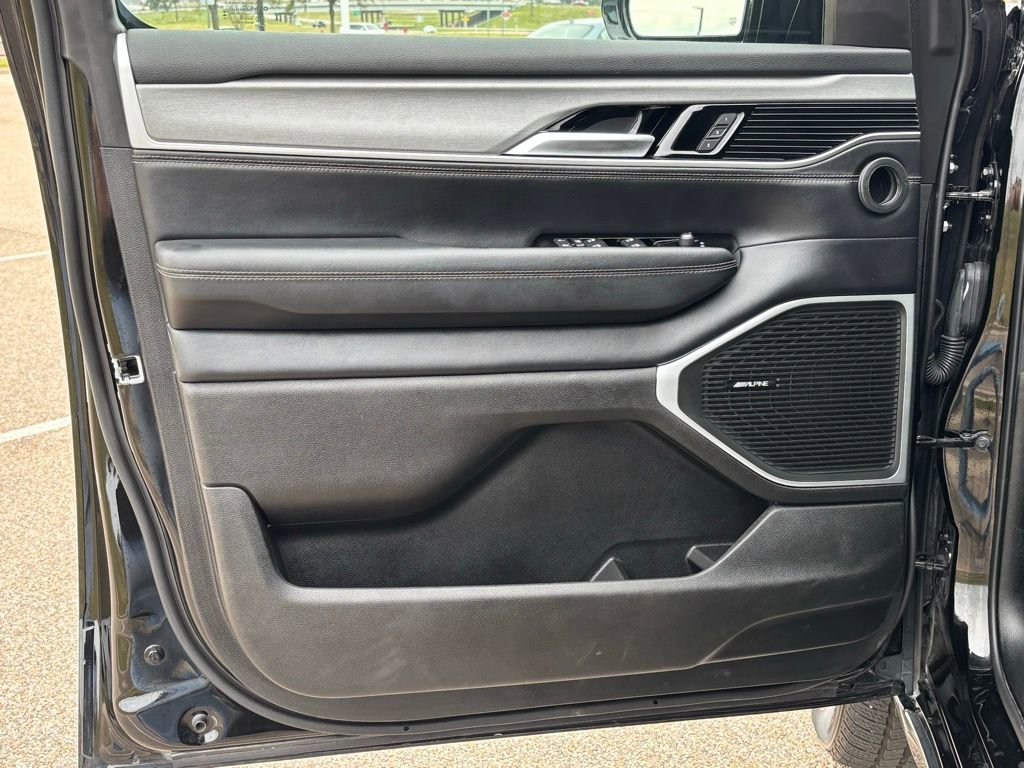 Used 2025 Jeep Wagoneer Series II w/ 8-Passenger Seating Package image 29