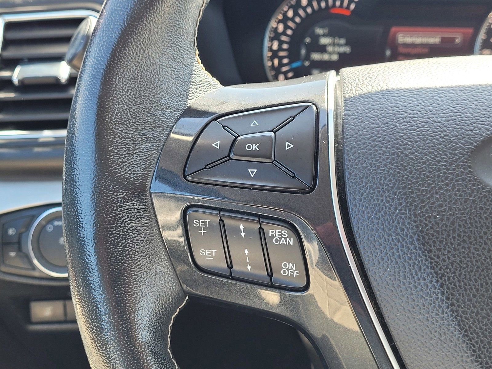 Used 2018 Ford Explorer Platinum image 20