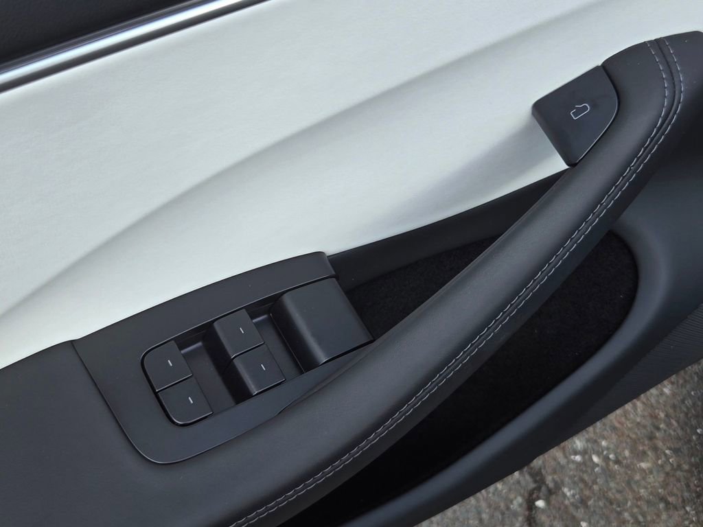 Used 2025 Tesla Model 3 Performance image 12