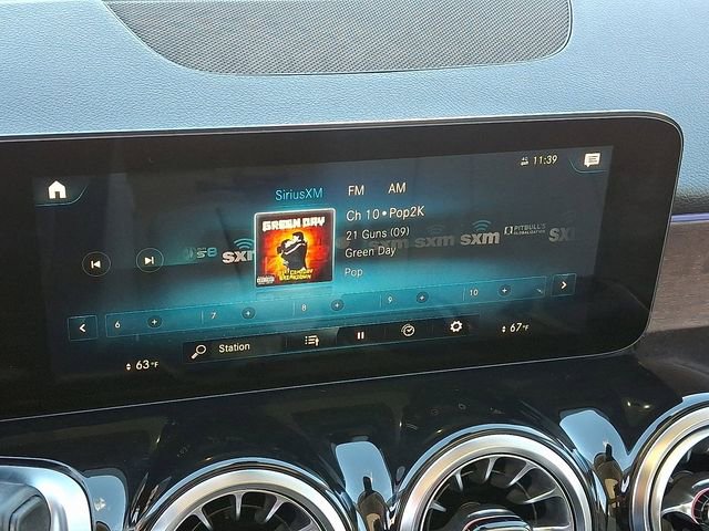 Used 2022 Mercedes-Benz GLB 250 4MATIC image 3