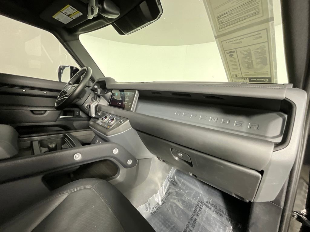 Certified 2024 Land Rover Defender 110 X-Dynamic SE AWD/4WD image 19