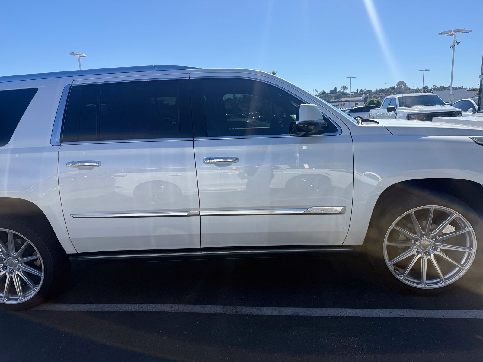 Used 2019 Cadillac Escalade ESV Premium Luxury RWD image 10