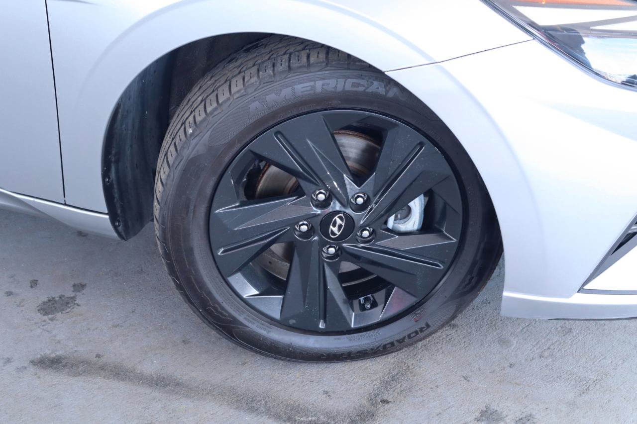 Used 2023 Hyundai Elantra SEL w/ Cargo Package FWD image 3
