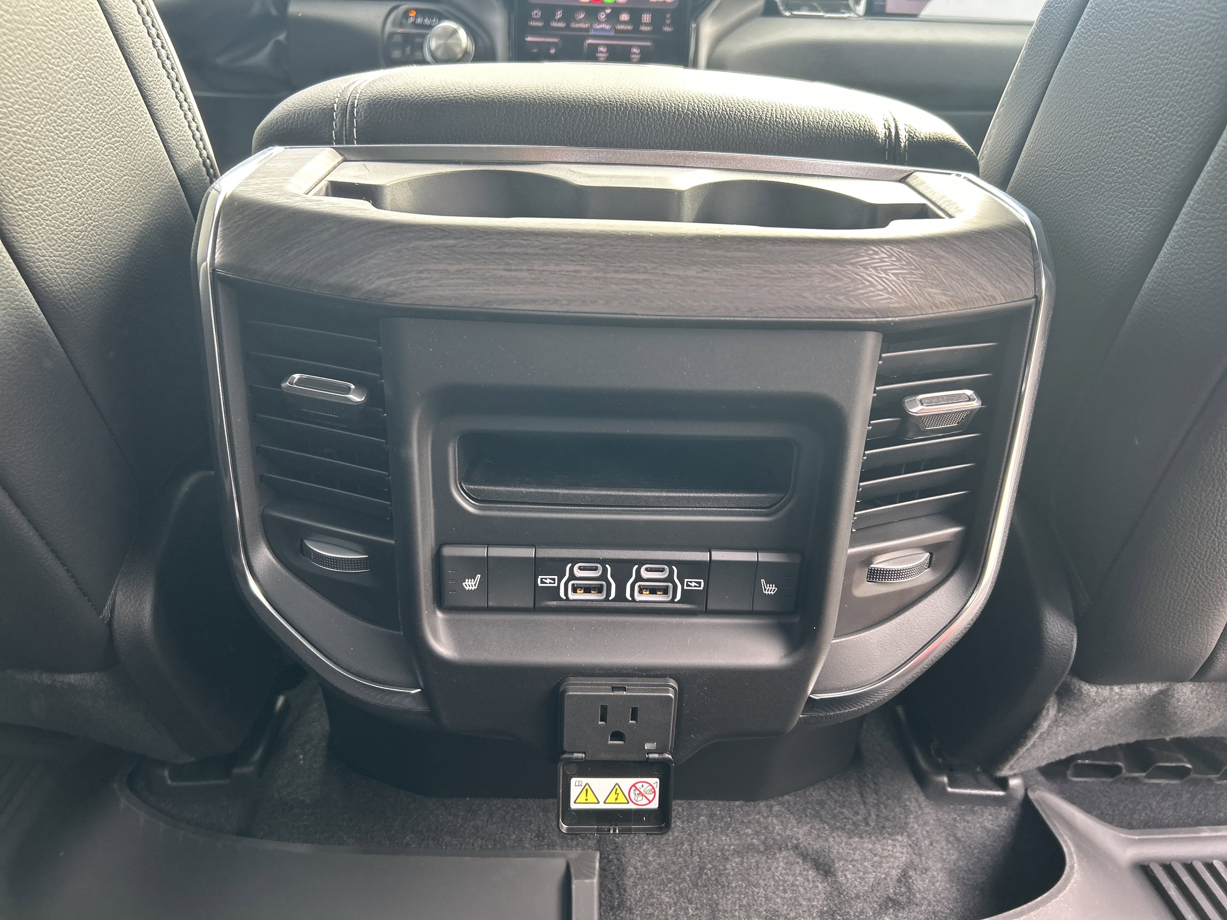 New 2026 RAM 1500 Laramie w/ Night Edition image 39