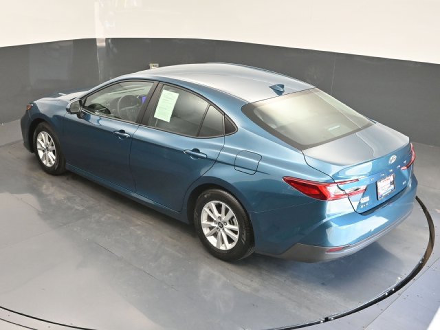 Used 2025 Toyota Camry LE FWD image 30
