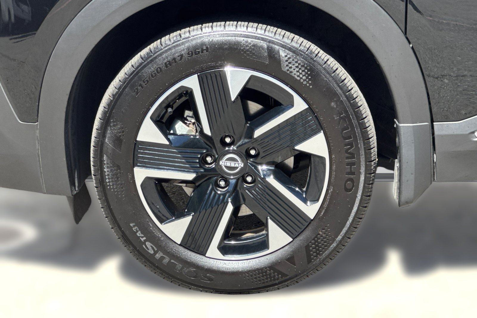 Used 2025 Nissan Kicks SV AWD/4WD image 11