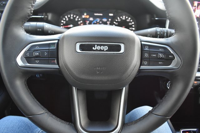 Used 2023 Jeep Compass Limited image 18