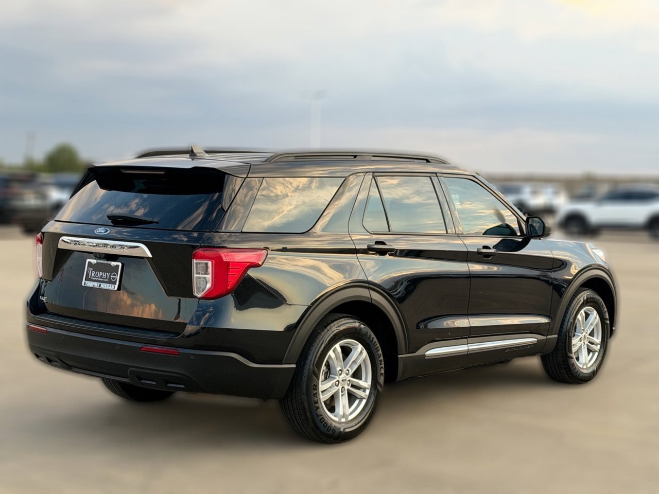 Used 2022 Ford Explorer XLT RWD image 6