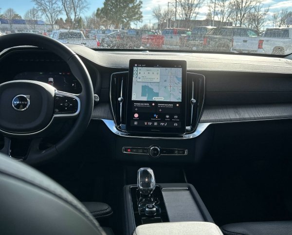 Used 2025 Volvo XC90 T8 Ultra w/ Protection Package Premier image 5