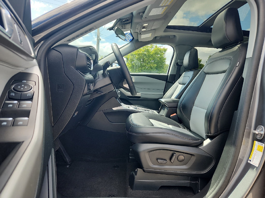 Used 2024 Ford Explorer XLT w/ Equipment Group 202A AWD/4WD image 9