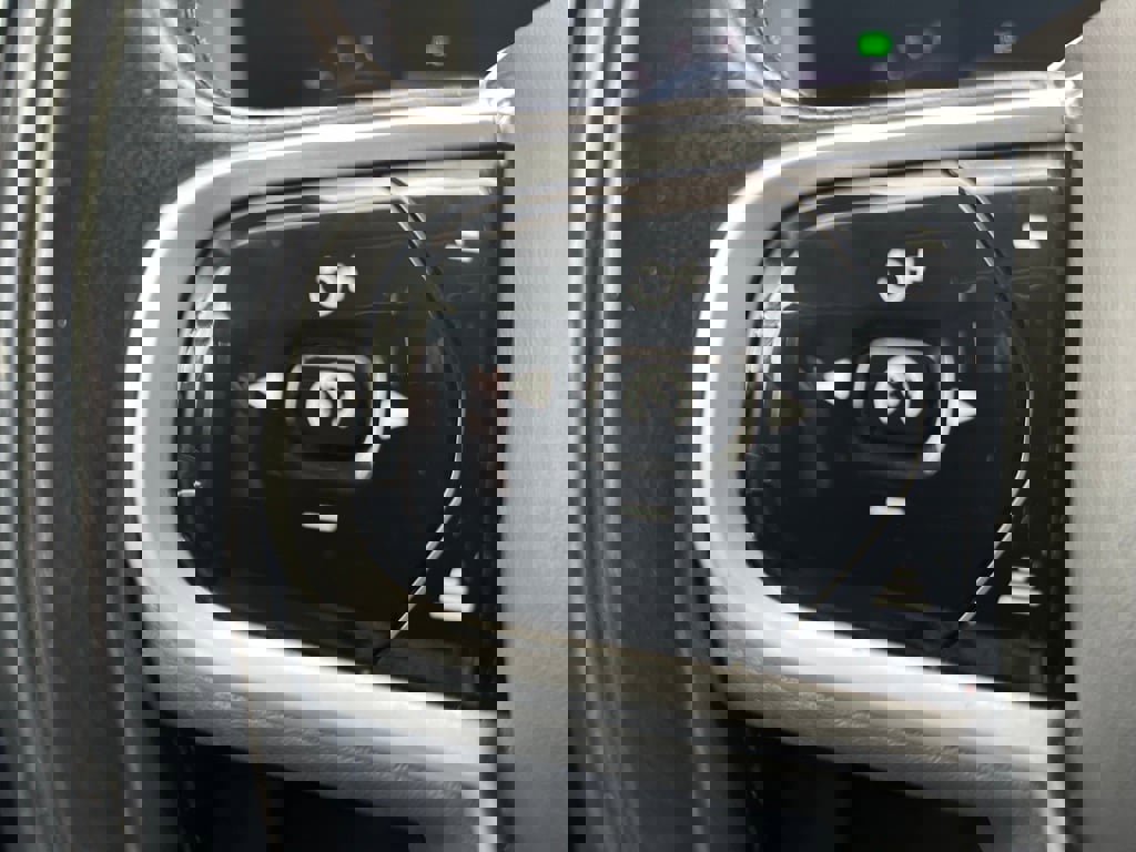 Certified 2022 Volvo XC60 B5 Inscription w/ Advanced Package image 28