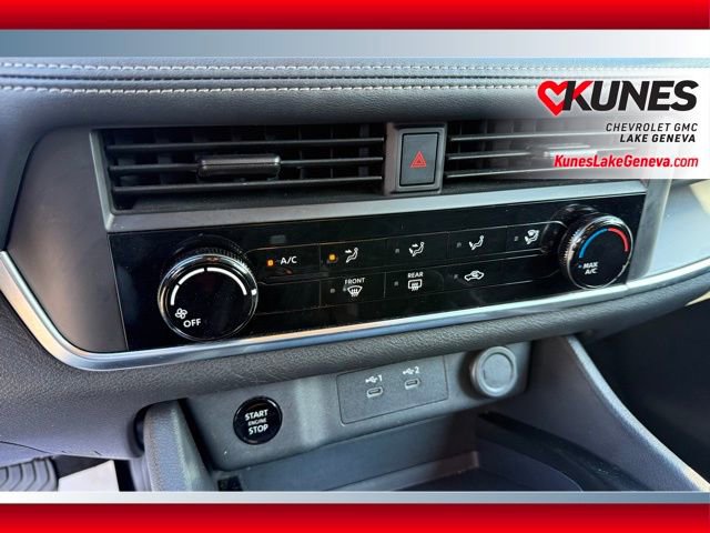 Used 2024 Nissan Rogue S image 32