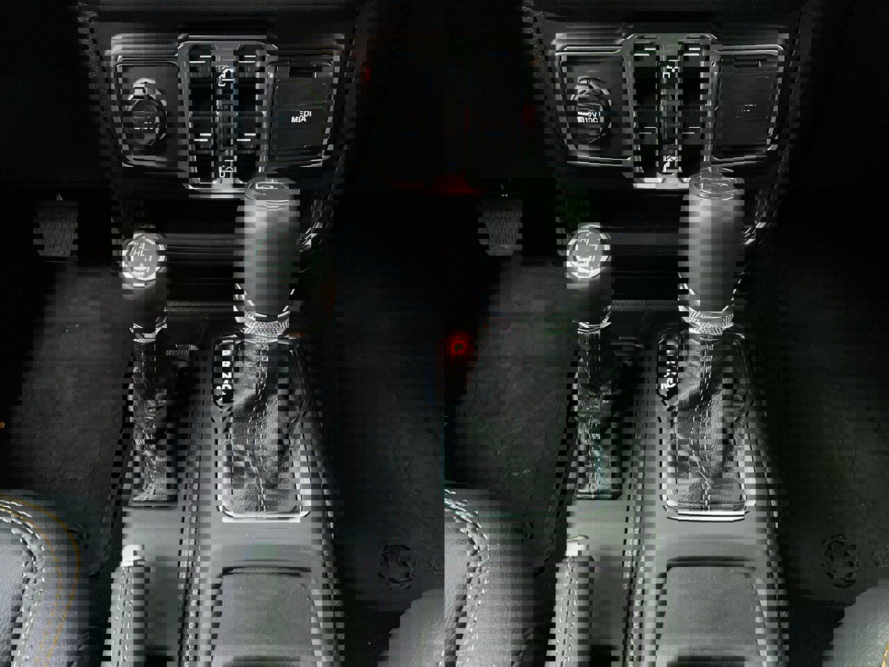 Used 2025 Jeep Gladiator Sport image 21