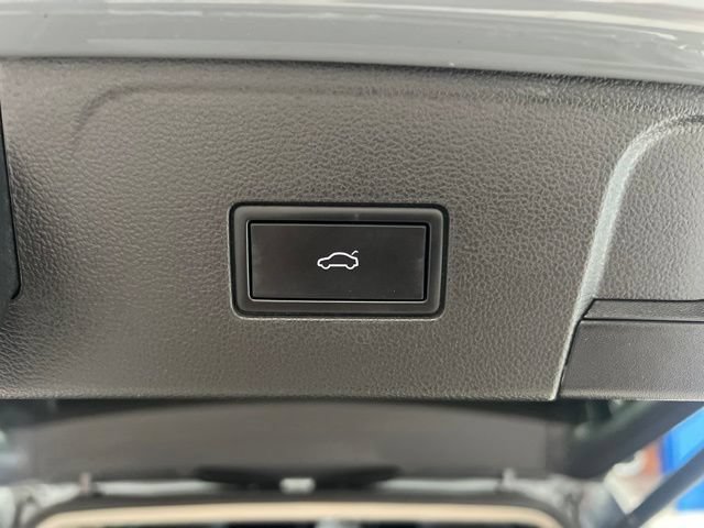 Used 2024 Volkswagen Atlas Peak Edition SE AWD/4WD image 9